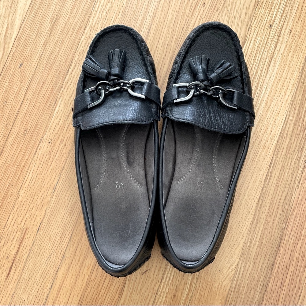 Leather loafers black